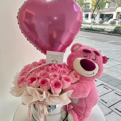  33枝粉玫瑰草莓